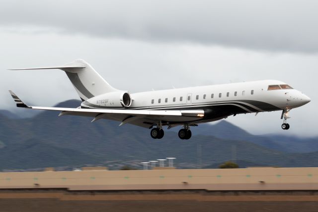 Bombardier Global 5000 (N782SF)