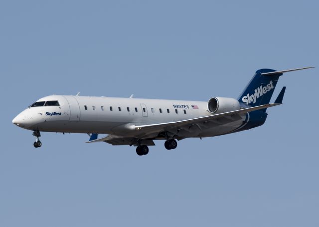 Canadair Regional Jet CRJ-200 (N907EV)