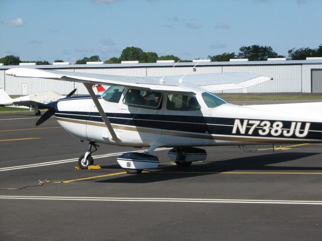 Cessna Skyhawk (N738JU) - Cessna 172