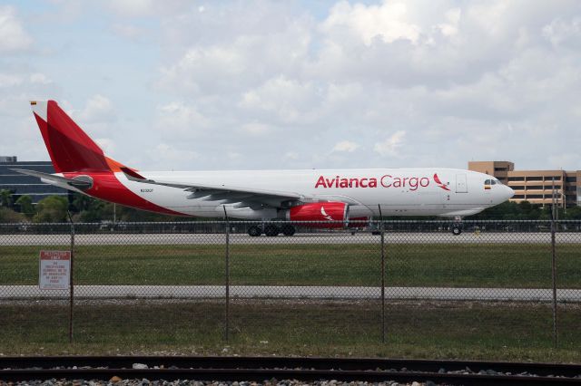 BOEING 767-300 (N332QT)