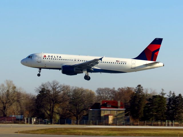 Airbus A319 (N321US)