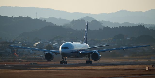 Boeing 777-200 (JA714A)