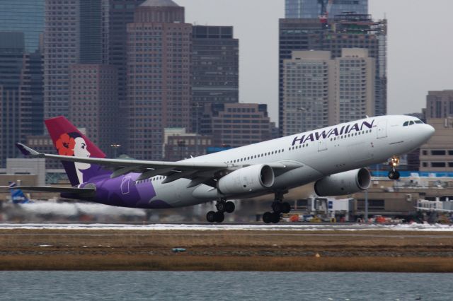 Airbus A330-200 (N390HA)