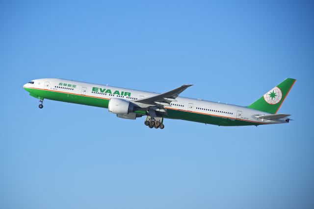 BOEING 777-300 (B-16715)