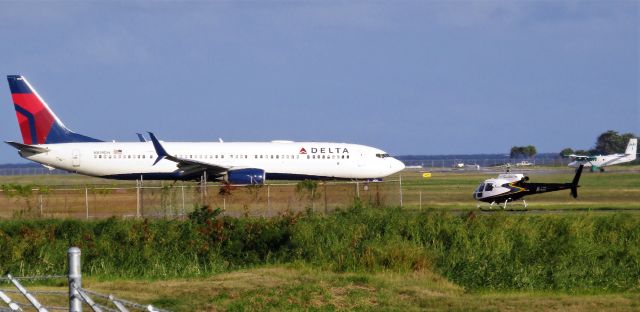 Boeing 737-900 (N839DN)