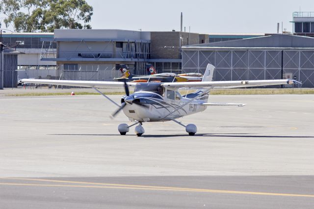Cessna Skylane (VH-JXV) - Cessna 182T Skylane (VH-JXV) taxiing at Wagga Wagga Airport.
