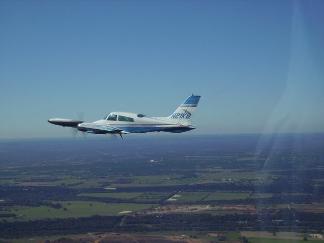 Cessna 310 (N21KB)