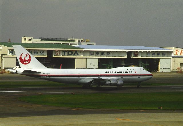 Boeing 747-200 (JA8105) - Departure at Tokyo-Haneda Intl Airport Rwy04 on 1987/10/10