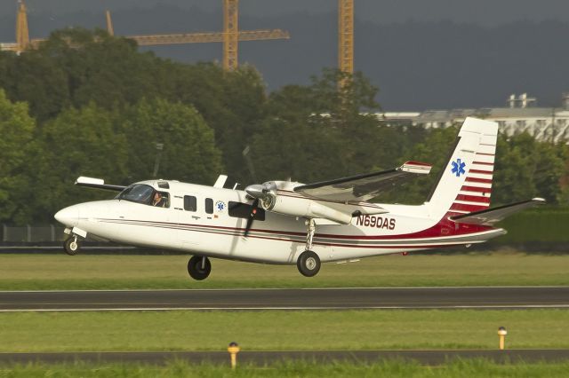 Rockwell Turbo Commander 690 (N690AS) - Rockwell Commander departing 31. 9-30-13