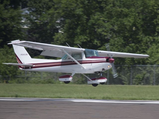 Cessna 152 (N5453M) - Landing runway 08. 1 JUNE 2016.