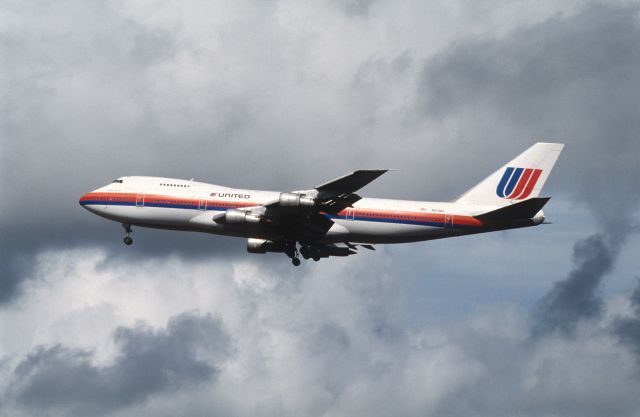 BOEING 747-100 (N4728U) - Final Approach to Narita Intl Airport Rwy34 on 1988/08/20