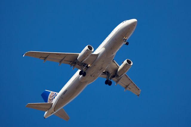 Airbus A320 (N412UA)