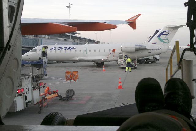 Airbus A320 (S5-AAE)