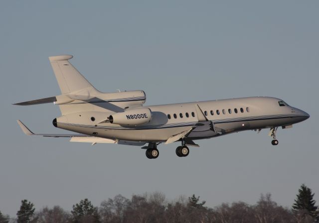 Dassault Falcon 7X (N8000E) - Arriving from Delhi, India.