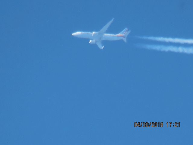 Boeing 737-800 (N990NN)