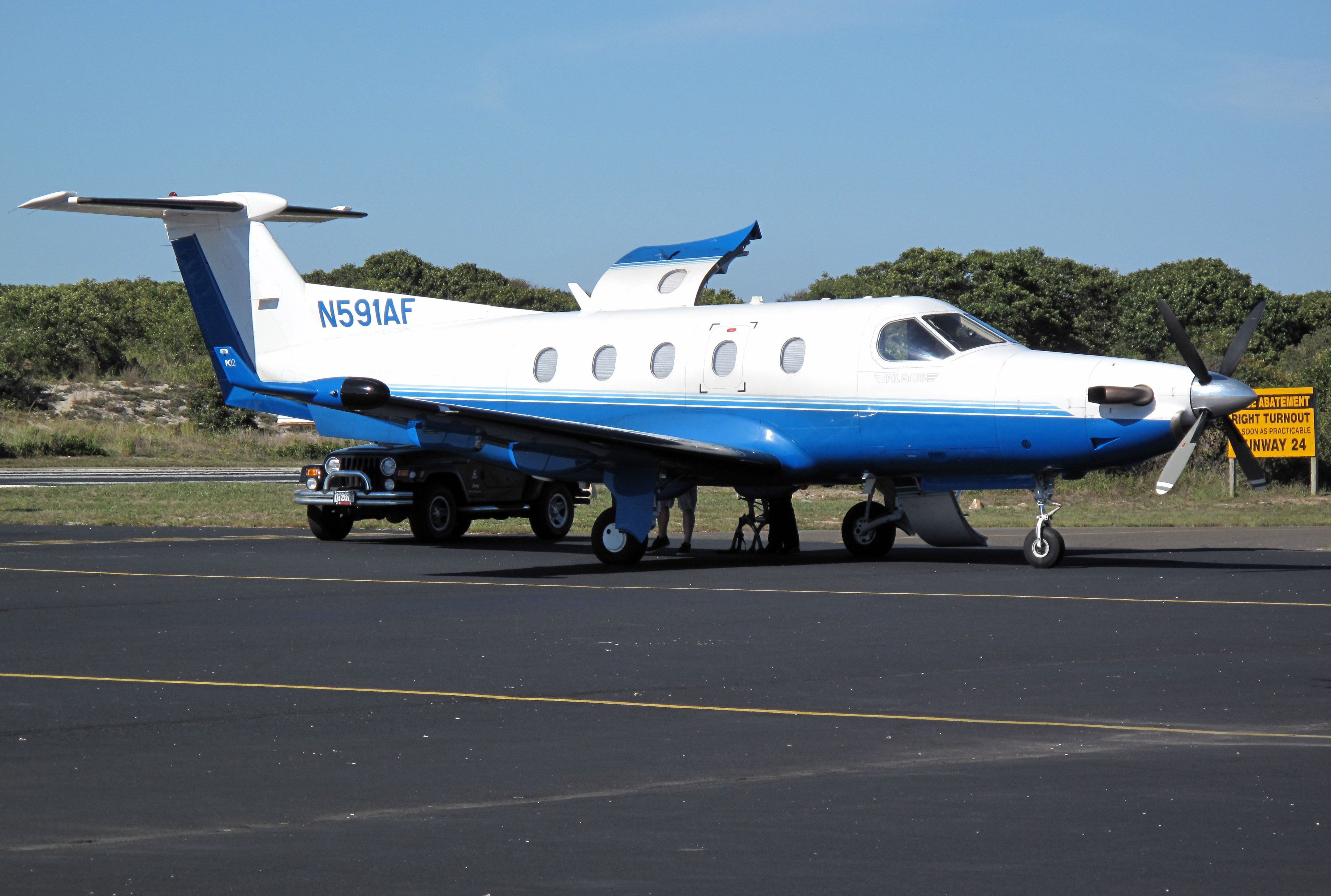 Pilatus PC-12 (N591AF) - Pilots did a perfect landing under difficult wind conditions at Montauk.