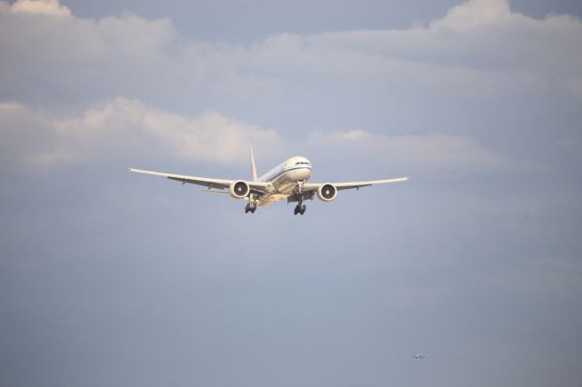 BOEING 777-300ER (B-1266)