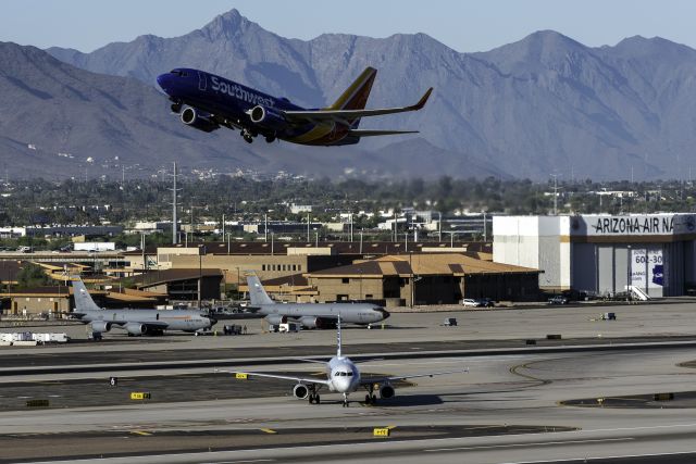 Boeing 737-700 —