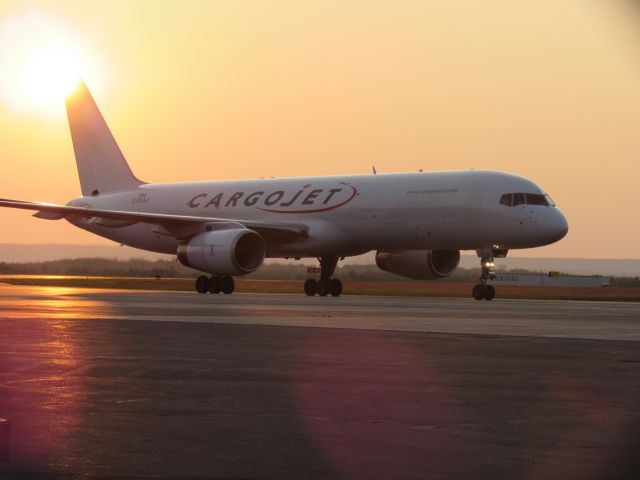 Boeing 757-200 (C-FLAJ)