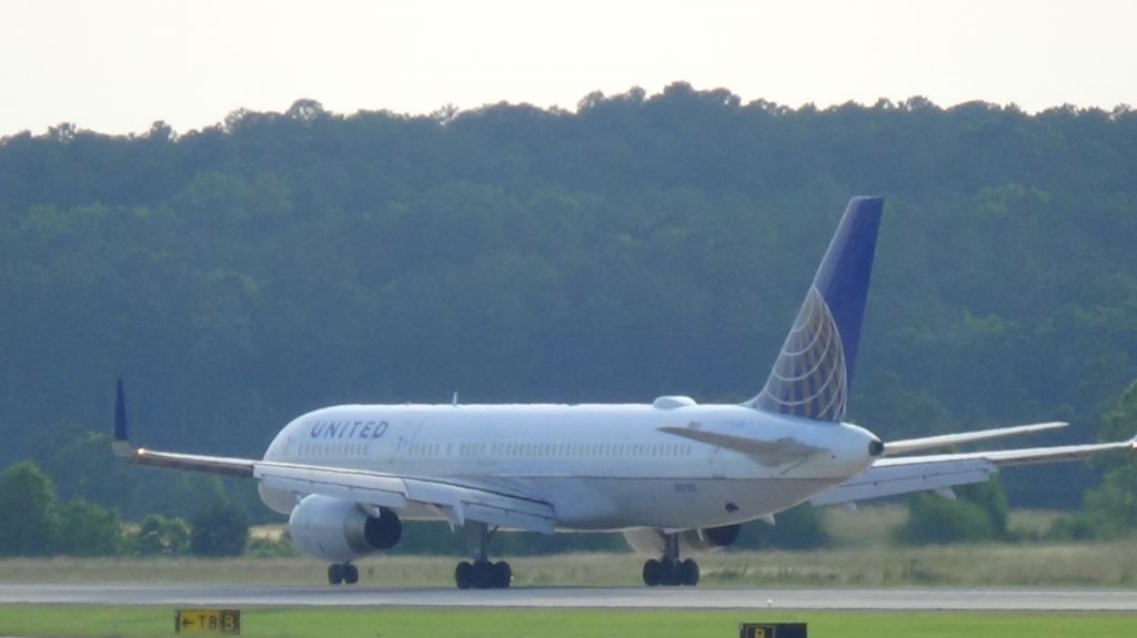 Boeing 757-200 (N17133) - United 1965 arriving from Washington Dulus at 6:59 P.M.   Taken June 7, 2015.