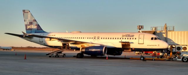 Airbus A320 (N763JB)