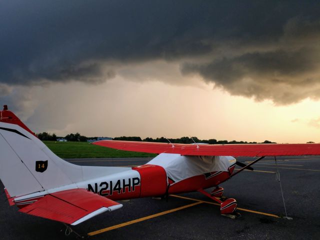 Cessna Skylane (N214HP)