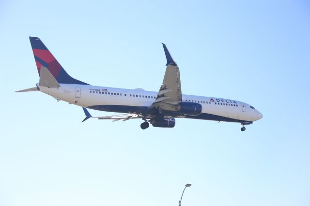 Boeing 737-900 (N869DN)