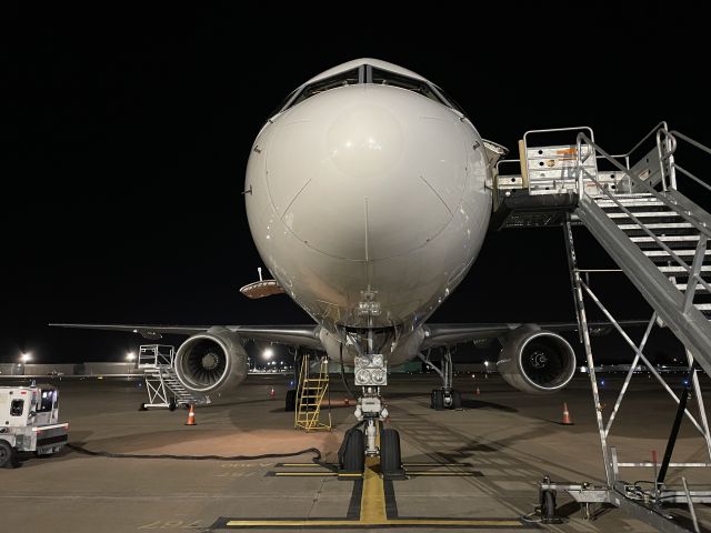 Boeing 757-200 (N449UP) - Face to face with the "timeless" Boeing 757 at SGF! Date - December 16, 2022
