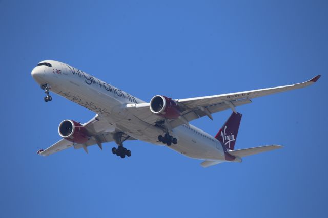 Airbus A350-1000 (G-VLUX)