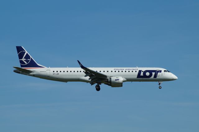 Embraer ERJ-190 (SP-LNF)