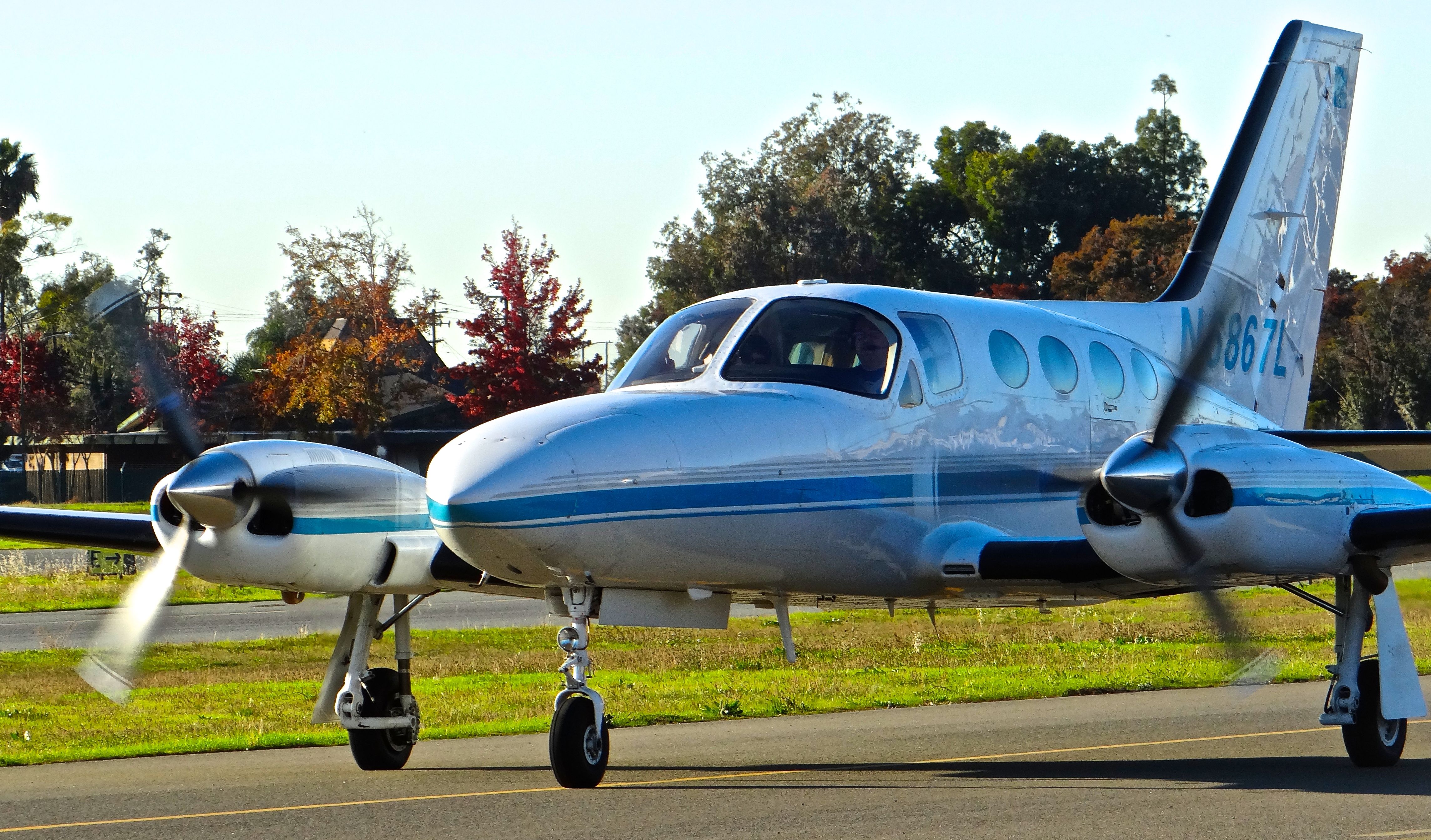 Cessna 421 (N6867L) - Newly locally-based Cessna 421 taxing out at Reid Hillview Airport, San Jose, CA.