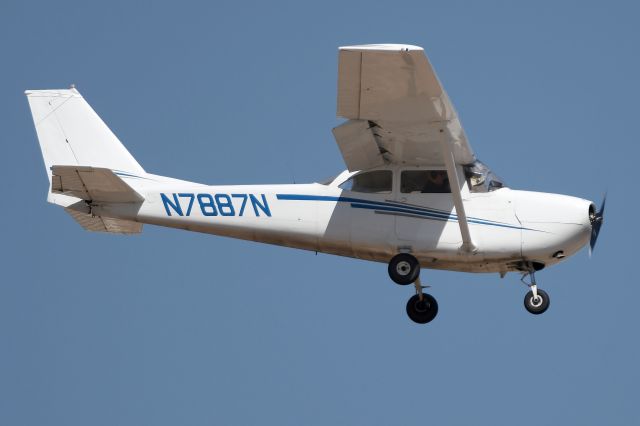 Cessna Skyhawk (N7887N)