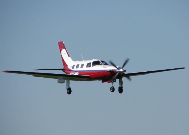 Piper Malibu Mirage (N225MC) - Landing on runway 14 at the Shreveport Downtown airport.