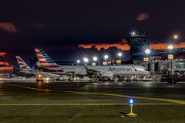 Boeing 757-200 (N938UW)