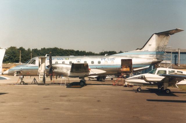 Embraer EMB-120 Brasilia (PT-LUS) - Seen here in Aug-89.br /br /With Rio-Sul from Aug-89 to Oct-92 when it became N267UE then N71GL.br /Registration cancelled 27-Oct-20.