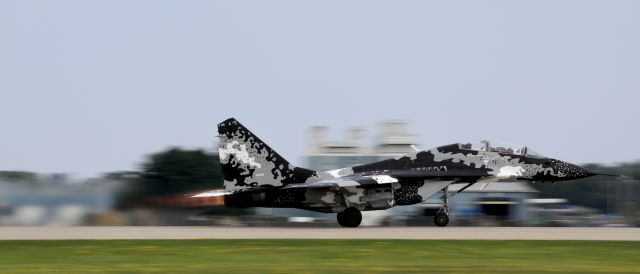 MIKOYAN MiG-33 (N29UB) - EAA25