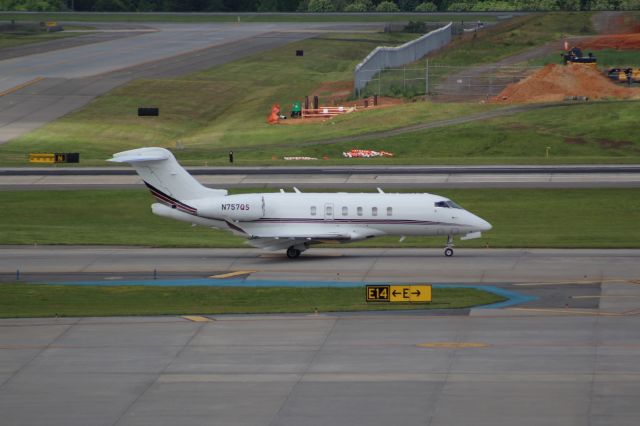 Bombardier Challenger 300 (N757QS)