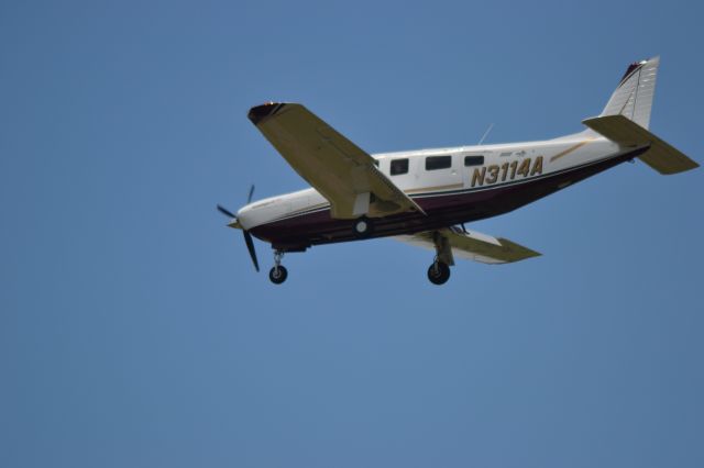 Piper Saratoga/Lance (N3114A) - N3114A arriving KFSD - 6-1-2012