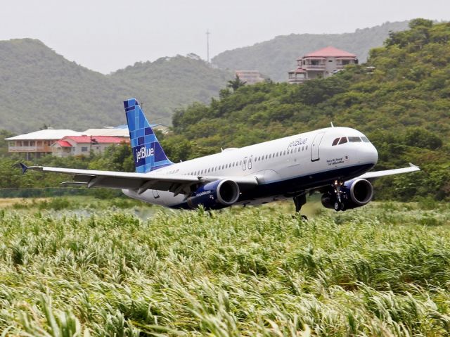 Airbus A320 (N595JB)