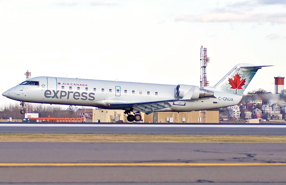 Canadair Regional Jet CRJ-200 (C-GNJA) - OH Canada