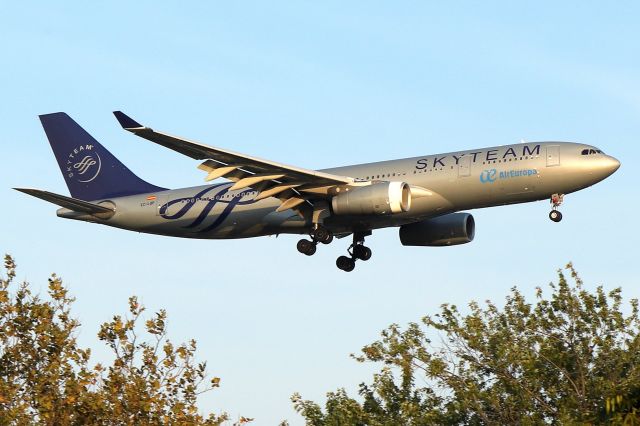 Airbus A330-200 (EC-LQP) - 'Europa 91' arriving from Madrid Barajas Airport