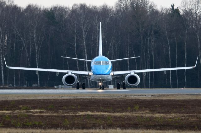 Embraer ERJ-190 (PH-EZR)