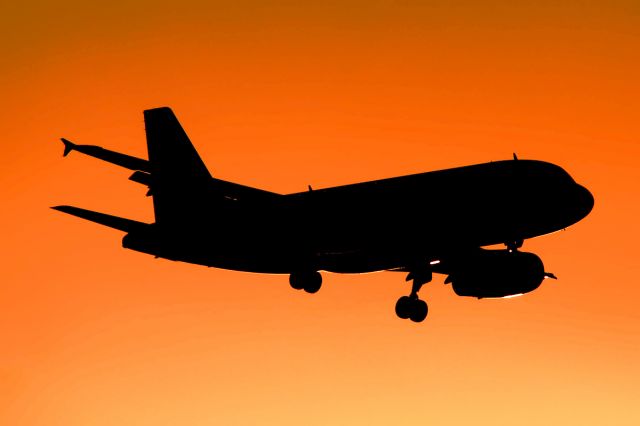 Airbus A319 (G-DBCH)