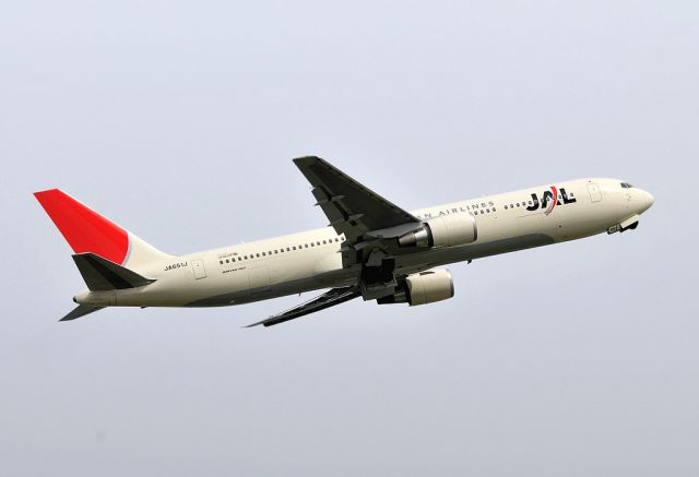 BOEING 767-300 (JA651J)