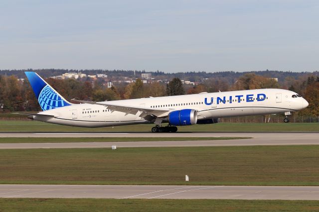 BOEING 787-10 Dreamliner (N12012)