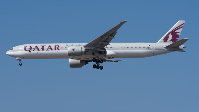 Boeing 777-200 (A7-BAT) - 2015/6/21 15:47