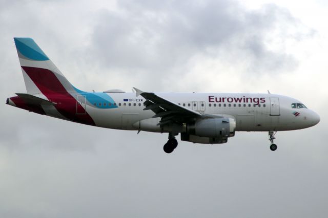 Airbus A319 (9H-EXW) - On short finals for rwy 09L on 19-Oct-23 operating flight EWG9466 from EDDL.