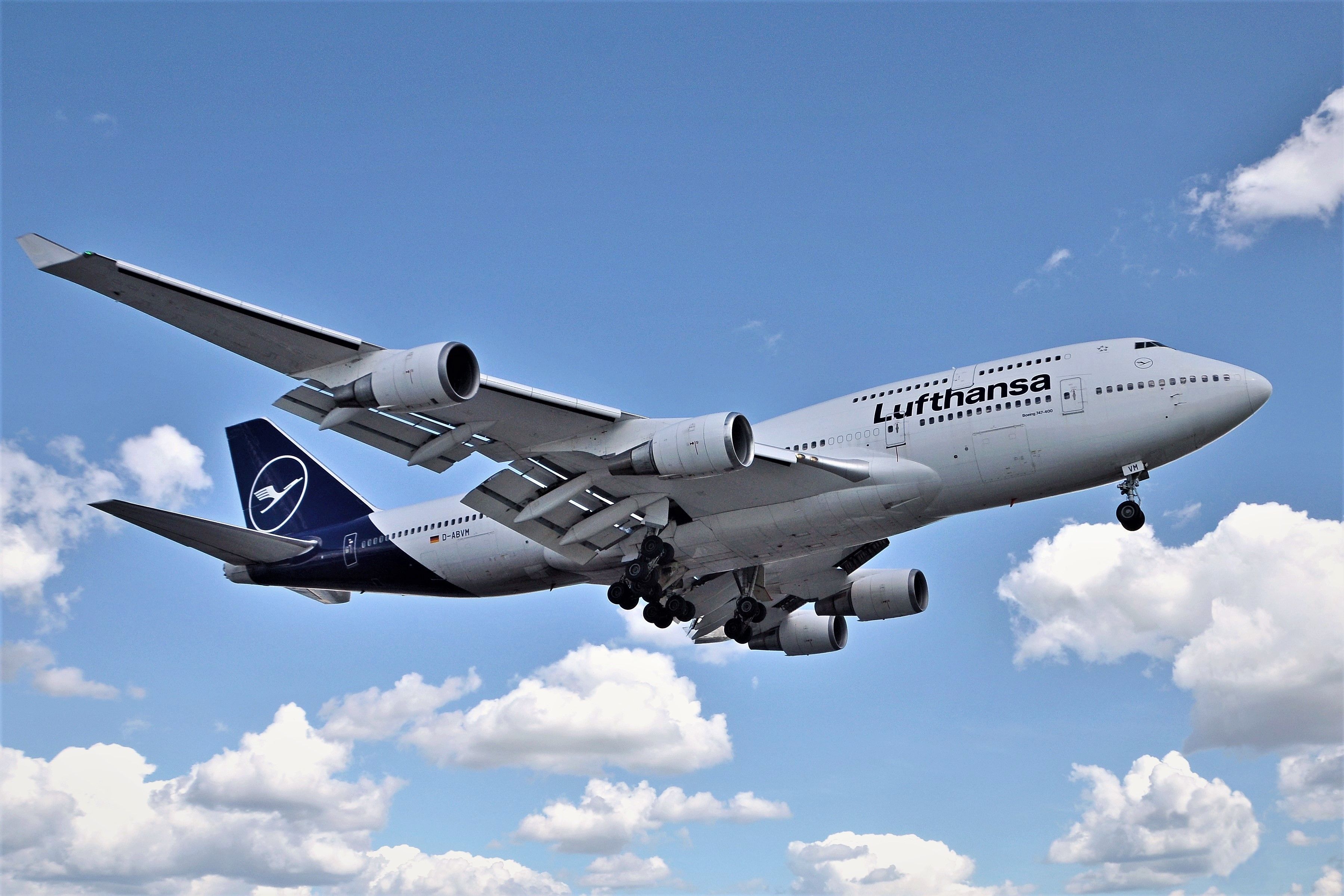 Boeing 747-400 (D-ADVM)