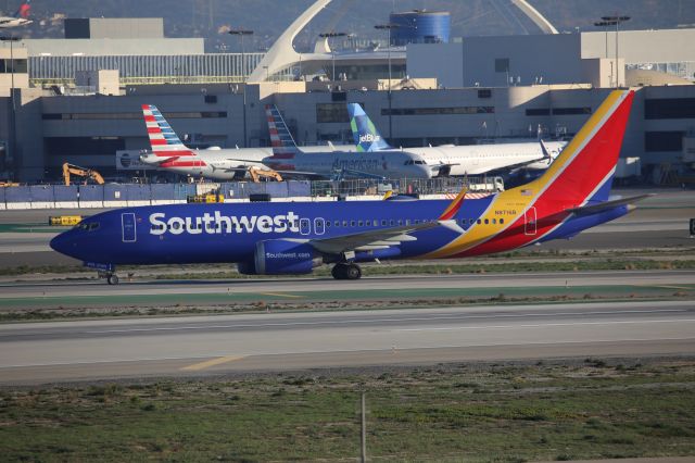 Boeing 737 MAX 8 (N8716B)