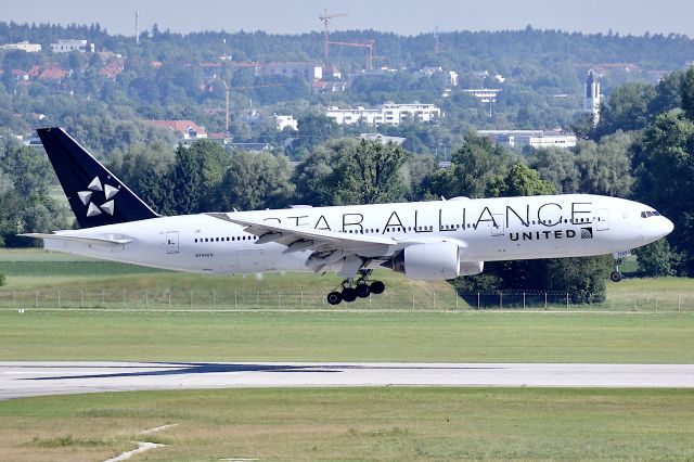 Boeing 777-200 (N794UA)
